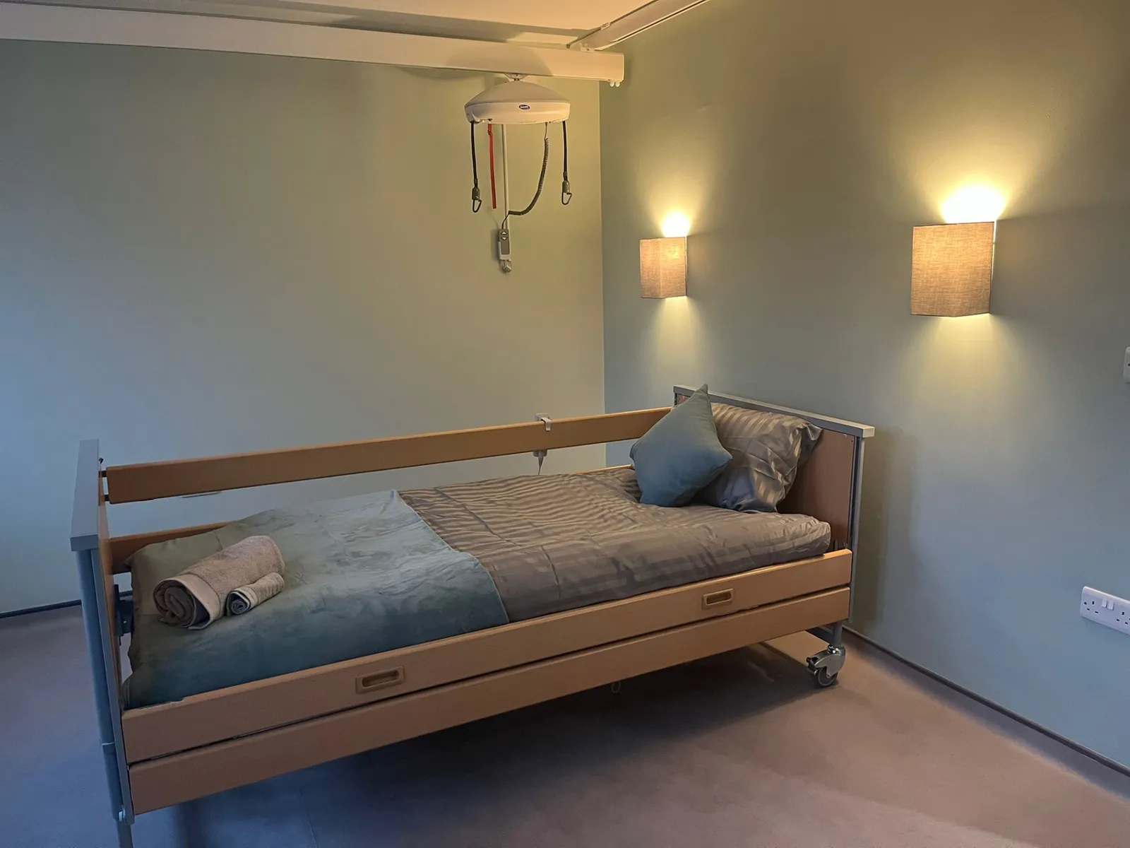 The Benefits of Choosing a Respite Care Facility Over Home-Based Care